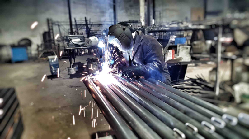 Какие материалы используют при изготовлении уличного спортивного оборудования в Нальчике?